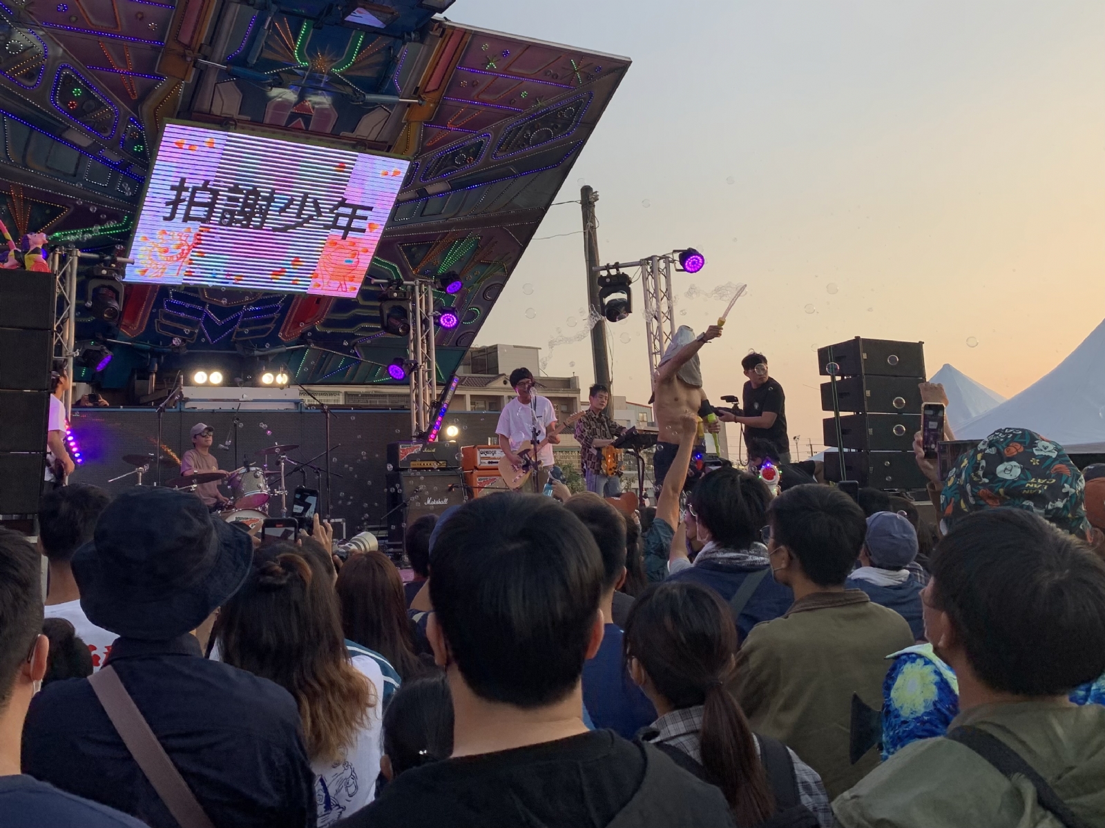【搖搖晃晃的蚵寮】02.他們很晚接觸搖滾樂，卻活得很搖滾